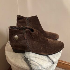 NWOT Franco Sarto L Rent Olive Brown Suede Ankle Boots